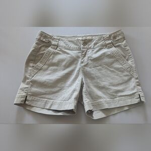 DKNY JEANS Womens Chino Women's Beige Shorts With Side Slits, Pockets. Size 4